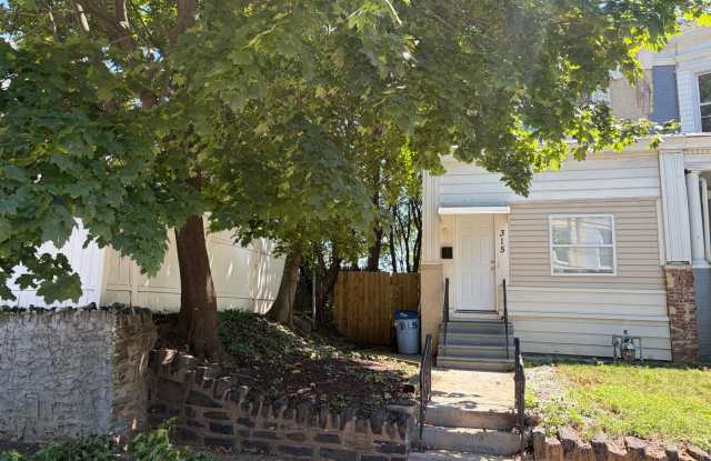Spacious 4 BDRM Home with Yard! READY FOR YOU TO CALL IT HOME! SECTION 8 APPROVED Gallery 3