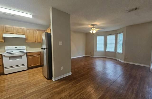 1992 Todd Cove lot: A Gallery 4