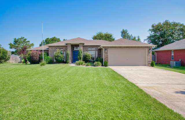 Big and Beautiful 4/2 in Harvell's Crossing w/sidewalks, streetlights,  underground utilities Available October 10th photos photos