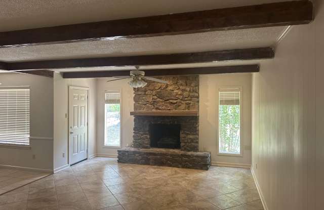 820 Shackleford Gallery 3