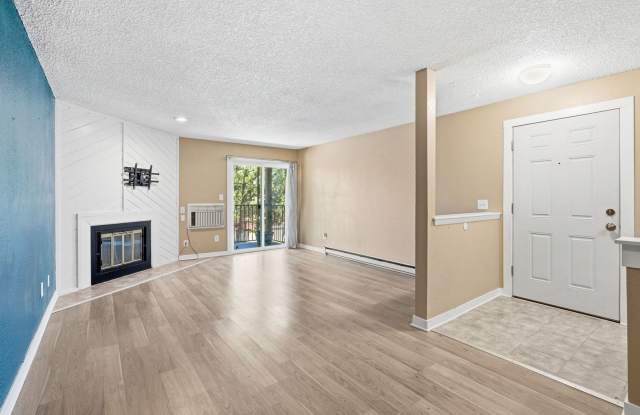 Move in Ready 2bed 2bath in Cherry Creek Schools Gallery 4