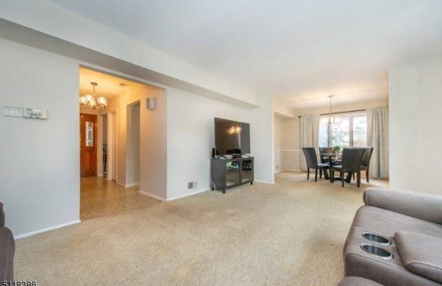 58 Queen Anne Drive Gallery 3