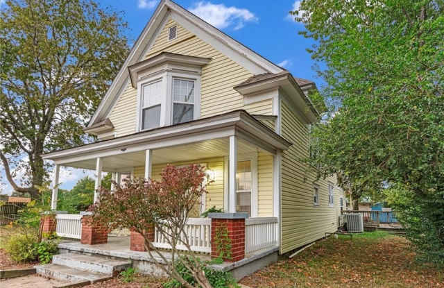 722 S College ST - 722 South College Street, Siloam Springs, AR 72761 722 S College ST - 722 South College Street, Siloam Springs, AR 72761