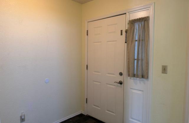 2BR 2BA Riverview Bluffs Condo, 1st Floor *Secure gated entrance,assigned parking Views & Amenities!!! Gallery 4