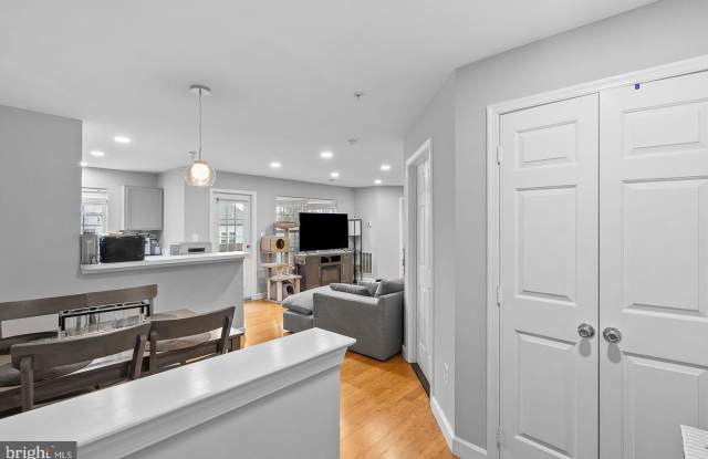 645 CONSTELLATION Square SE Gallery 2