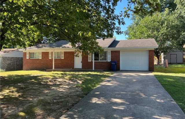 2330 Alpine  CIR - 2330 West Alpine Circle, Siloam Springs, AR 72761