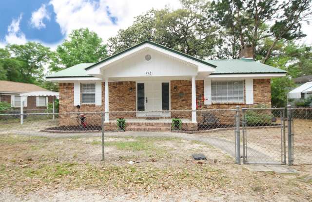 Fantastic Location in Niceville - 712 Powell Drive, Niceville, FL 32578