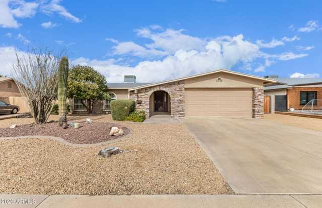 4334 W Barbara Ave, Glendale - Spacious 3 bed, 2 bath , awesome backyard photos photos