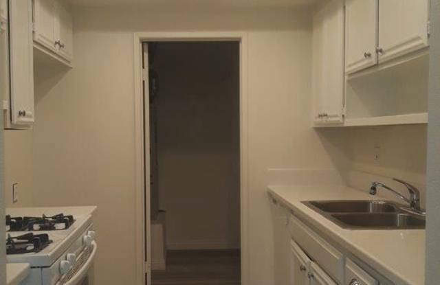 800 Termino Ave., #3 - 03 Gallery 2