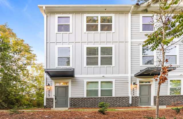 Beautiful 3BR 3.5BA Townhome w/ Full Appliance Kitchen Garage Parking in University - 6033 King Charles Court, Charlotte, NC 28213