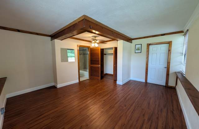 10821 Forest Hills Dr Gallery 4