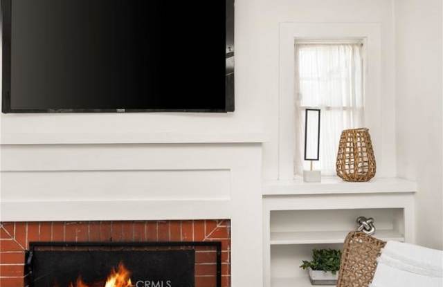 406 East Washington Avenue Gallery 4