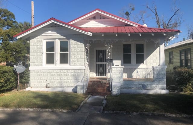 1355 Grothe St photos photos