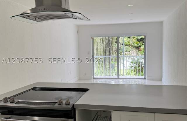 12290 NE 11th Ct Gallery 4