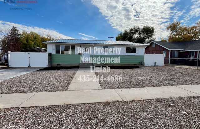 Cute 3 Bedroom 2 Bathroom House photos photos