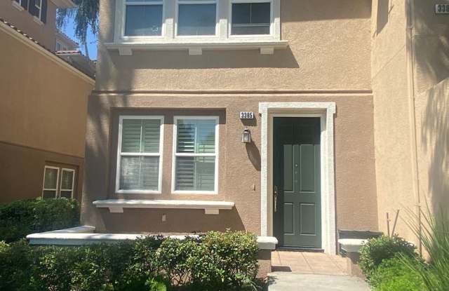 Dublin Tri Level Townhome 2 Br. 2.5 Ba. Two Primary Suites, Clubhouse Pool, Spa  Exercise Facility! - 3385 Monaghan Street, Dublin, CA 94568