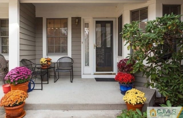 62 E Countryside Drive - 62 East Countryside Drive, Heathcote, NJ 08540