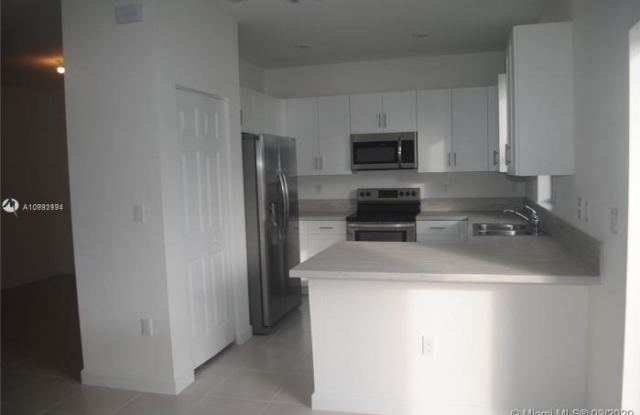 5942 Mustang Manor Gallery 3