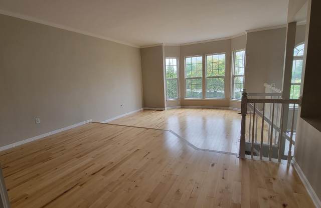 22440 MAISON CARREE SQUARE Gallery 4