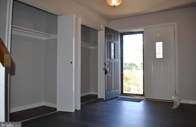 3048 MISSION SQUARE Drive Gallery 2
