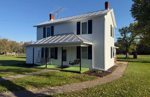 Country Charmer in Clover Hill in Dayton – Spacious 2-Bedroom Home with Beautiful Views! Gallery 3