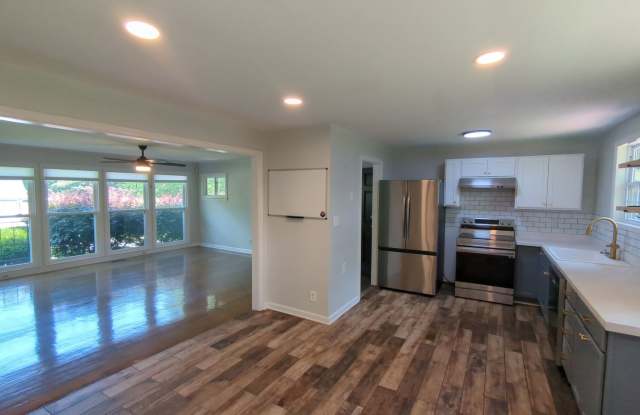 CUTE Red Bank House photos photos