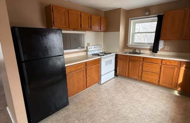 33 Mitchell St Apt 2 Upper Rear - 33 Mitchell Street, Oswego, NY 13126