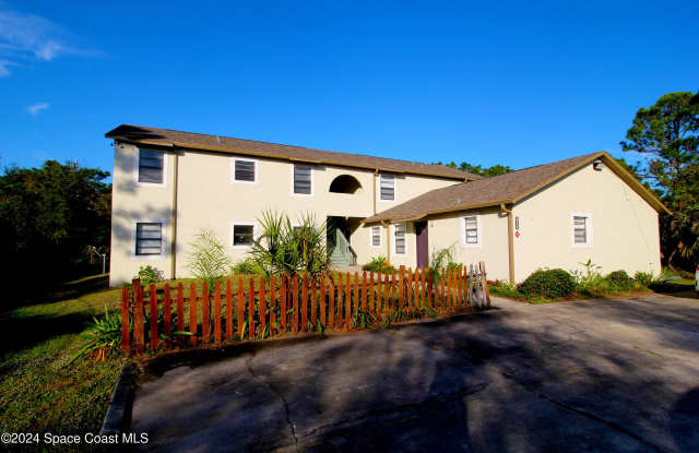 440 Mercury Avenue SE unit: E photos photos