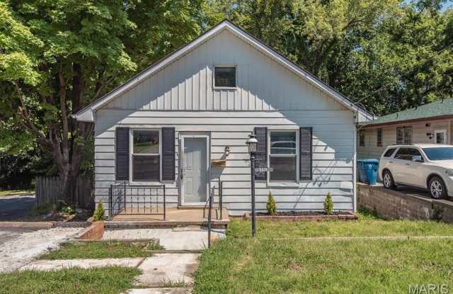 8819 North Avenue photos photos