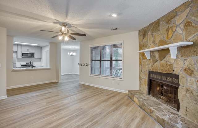 4031 Hawthorne Circle - 2 photos photos