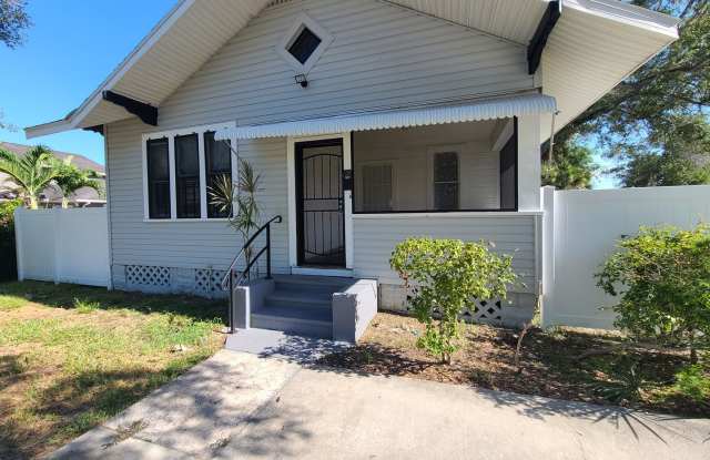Charming Two bedroom one bath with huge backyard photos photos Charming Two bedroom one bath with huge backyard photos photos