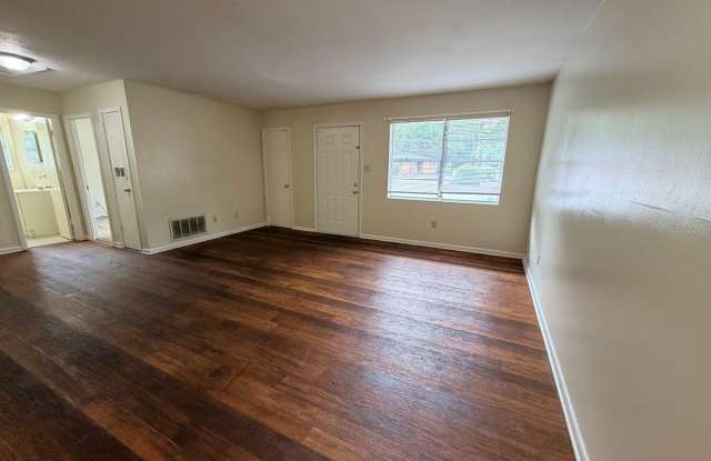 2Bed/1Bath Duplex Gallery 3