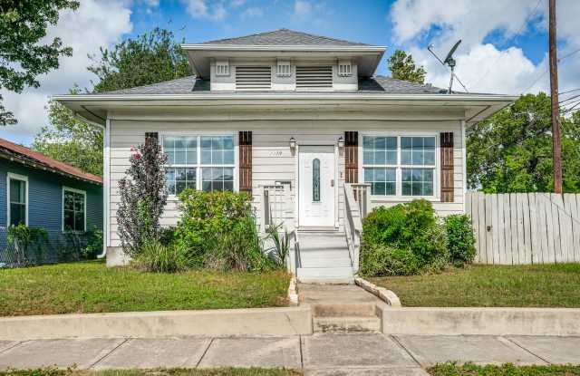 CHARMING 3-BEDROOM HOME IN FIVE POINTS photos photos