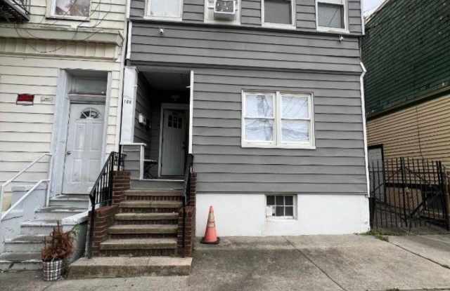100 Davenport Ave photos photos