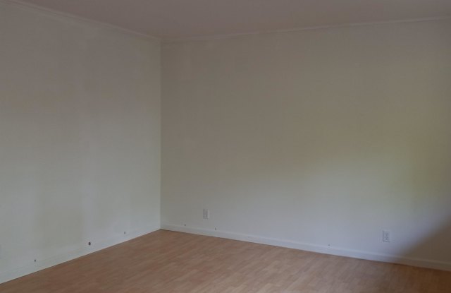 15-1637 23rd Avenue Gallery 4