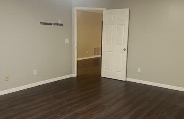2806 HILSDALE HARBOR Way Gallery 2