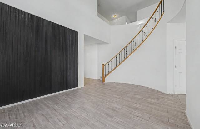 3119 W Pleasant Lane Gallery 2