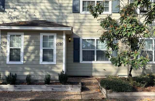 Beautiful 2bd/1.5bath Townhome - 1720 Toni Terrace, Valdosta, GA 31602