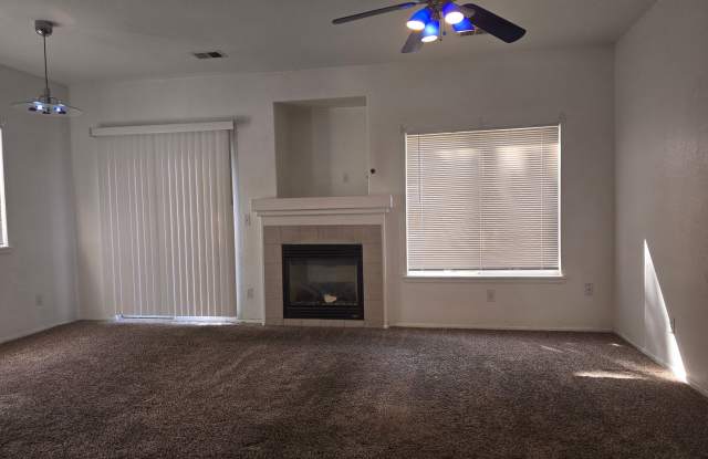 2 Bedroom 2.5 Bath townhome in Thornton! Gallery 4