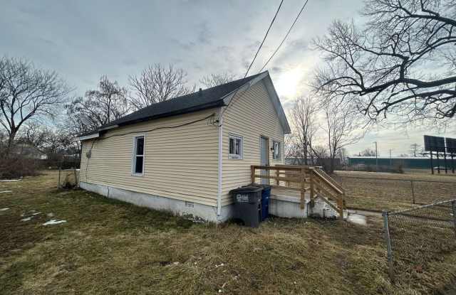 Cozy 2 Bedroom Home Near South Toledo Neighborhood photos photos