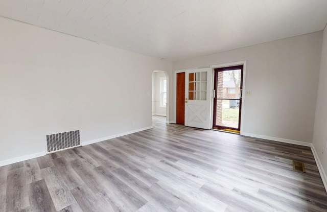 Charming 2 Bedroom Home in Akron photos photos