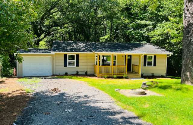 Newly renovated 3 bedroom 1.5 bathroom home in Newnan! Must see! photos photos
