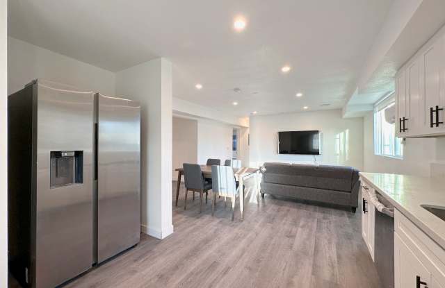 1729 W Adams Boulevard - Co-Living Gallery 3