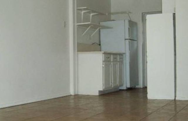 ✨ 1 Bed 1 Bath in Tempe - Priced Below Market for Immediate Move In! Gallery 4