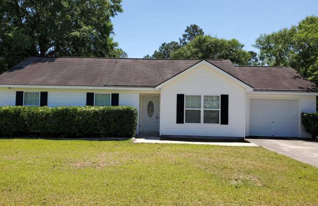 3 bedroom, 2 bath home on a over sized corner lot in Effingham. photos photos