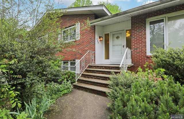 260 Castle Drive Gallery 4