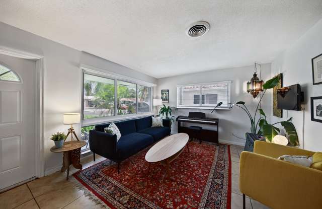 441 SE 1st Avenue Gallery 2