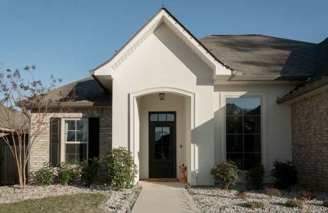 3 bedroom 2 bath Lucien Field Estates 1925sqft. $2,504.95/month Gallery 1