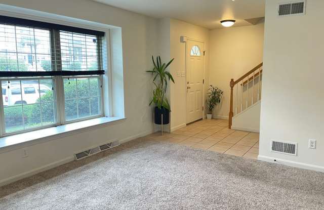 Beautiful Luxury Townhome in Lancaster Gallery 4