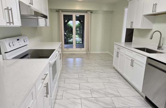1875 Mission Hills Ln Gallery 3